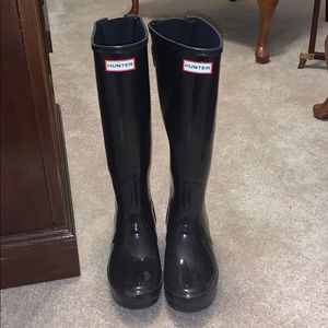 Hunter patent black extended calf boots